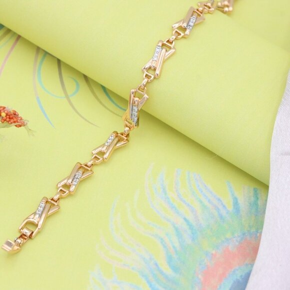 Elegant Rose Gold Plated Bracelet with Crystals and Adjustable Fit, XPBL0692 - Picture 4 of 11